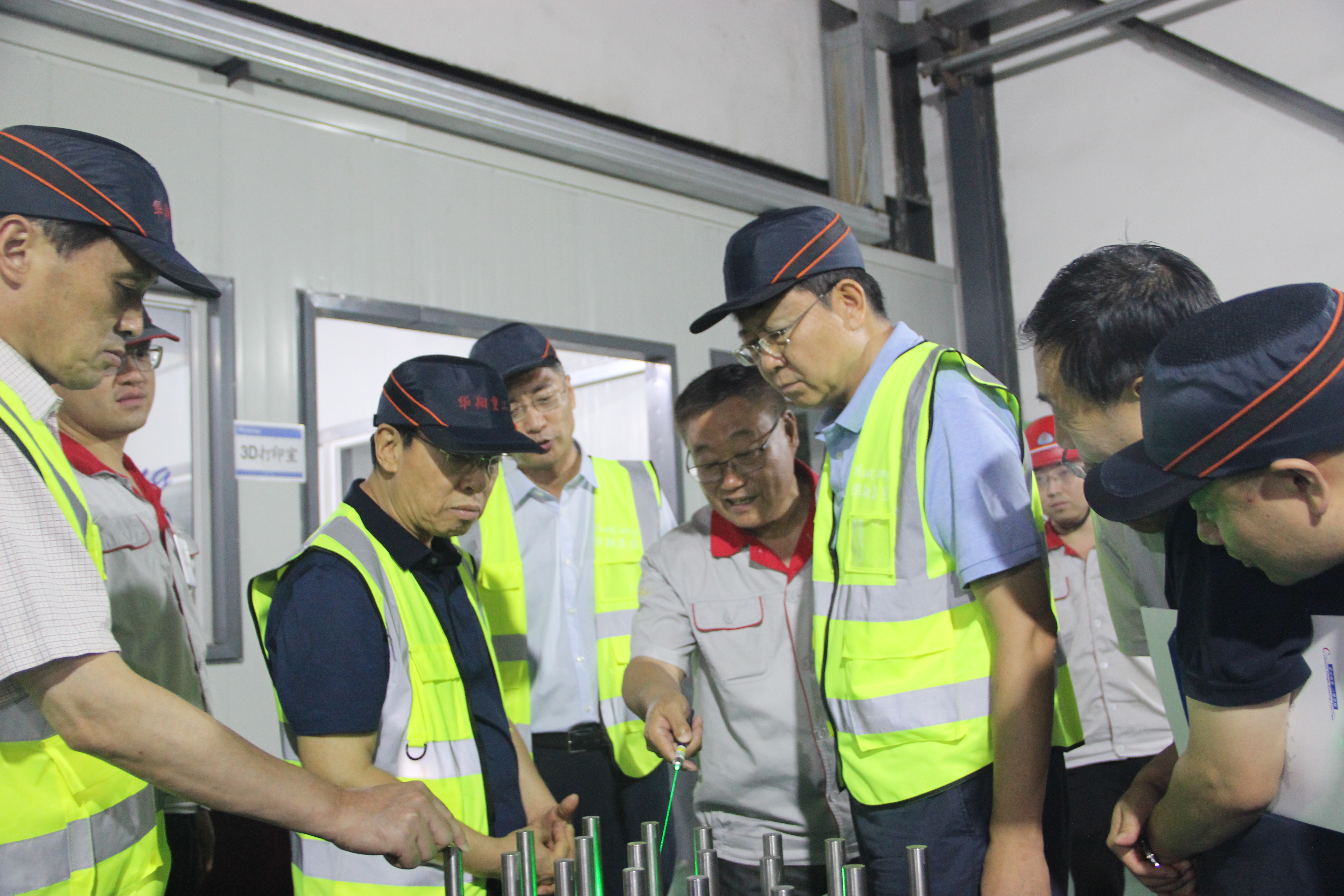 山西省人民政府原副省長(zhǎng)、中國(guó)生產(chǎn)力學(xué)會(huì)會(huì)長(zhǎng)、山西省資源型經(jīng)濟(jì)轉(zhuǎn)型促進(jìn)會(huì)總顧問(wèn)牛仁亮一行蒞臨我司調(diào)研