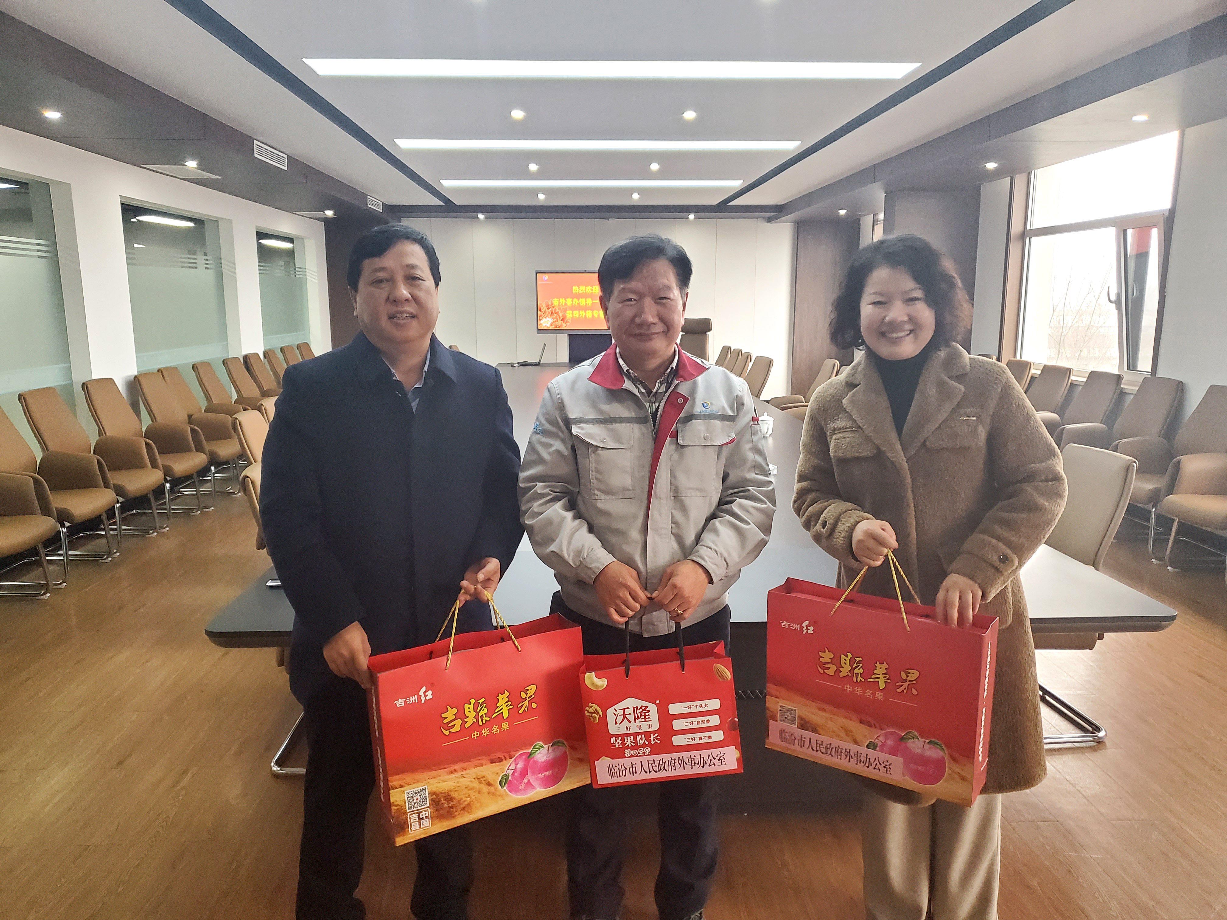 市外事辦領(lǐng)導蒞臨我司慰問外籍專家